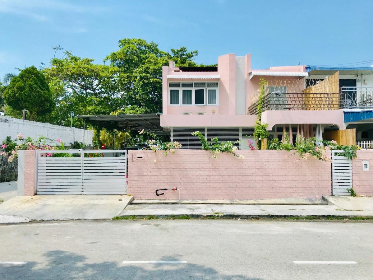 Smell Rose Beach Garden Batu Ferringhi Exterior foto