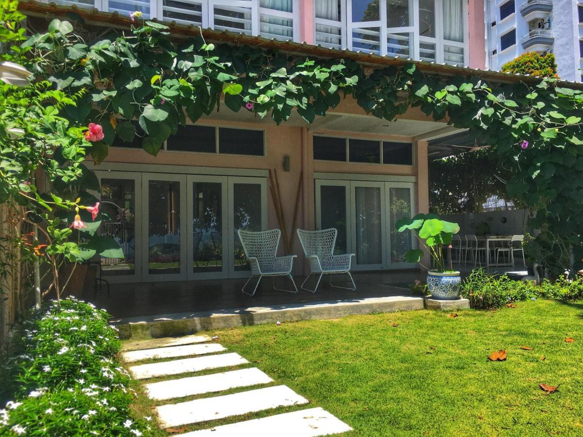 Apartamento Smell Rose Beach Garden Batu Ferringhi Exterior foto